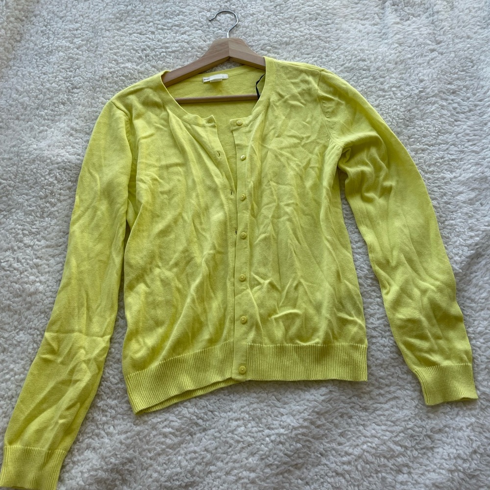 H&M cardigan with buttons in fluorescent yellow color. Size US S